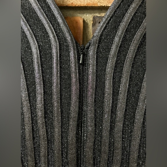 Tadashi Shoji Stunning Black Metallic Striped Bodycon Long Sleeve V-Neck Dress - Picture 6 of 9